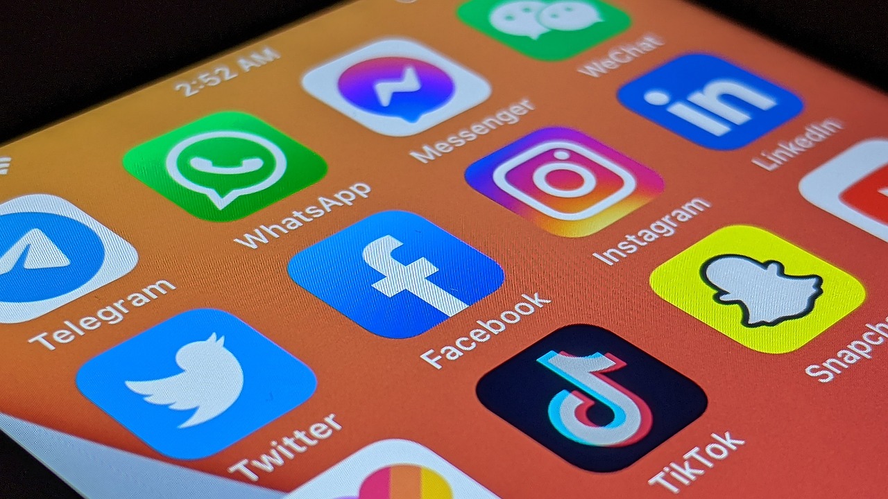 Dyscover Social Media